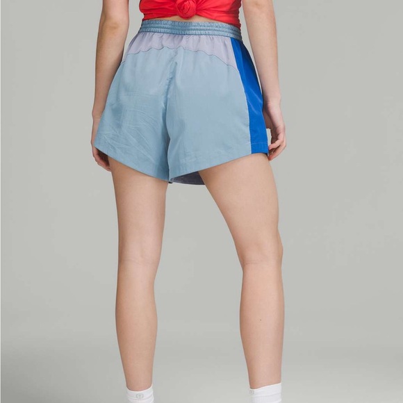 Lululemon Evergreen High-Rise Short 4.5" - Picture 3 of 5